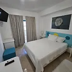 Hotel Adelaide 2*