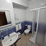 Hotel Adelaide 2*