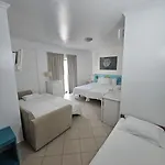 Adelaide Hotel 2*
