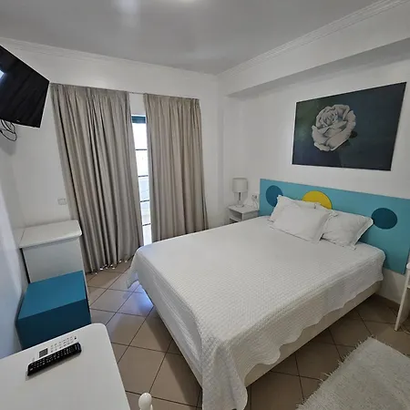 Hotel Adelaide 2*