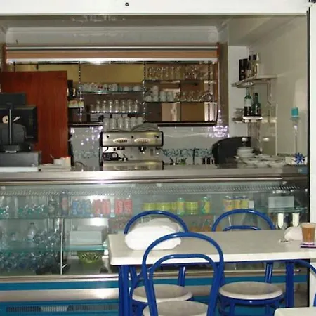 Adelaide מלון 2*